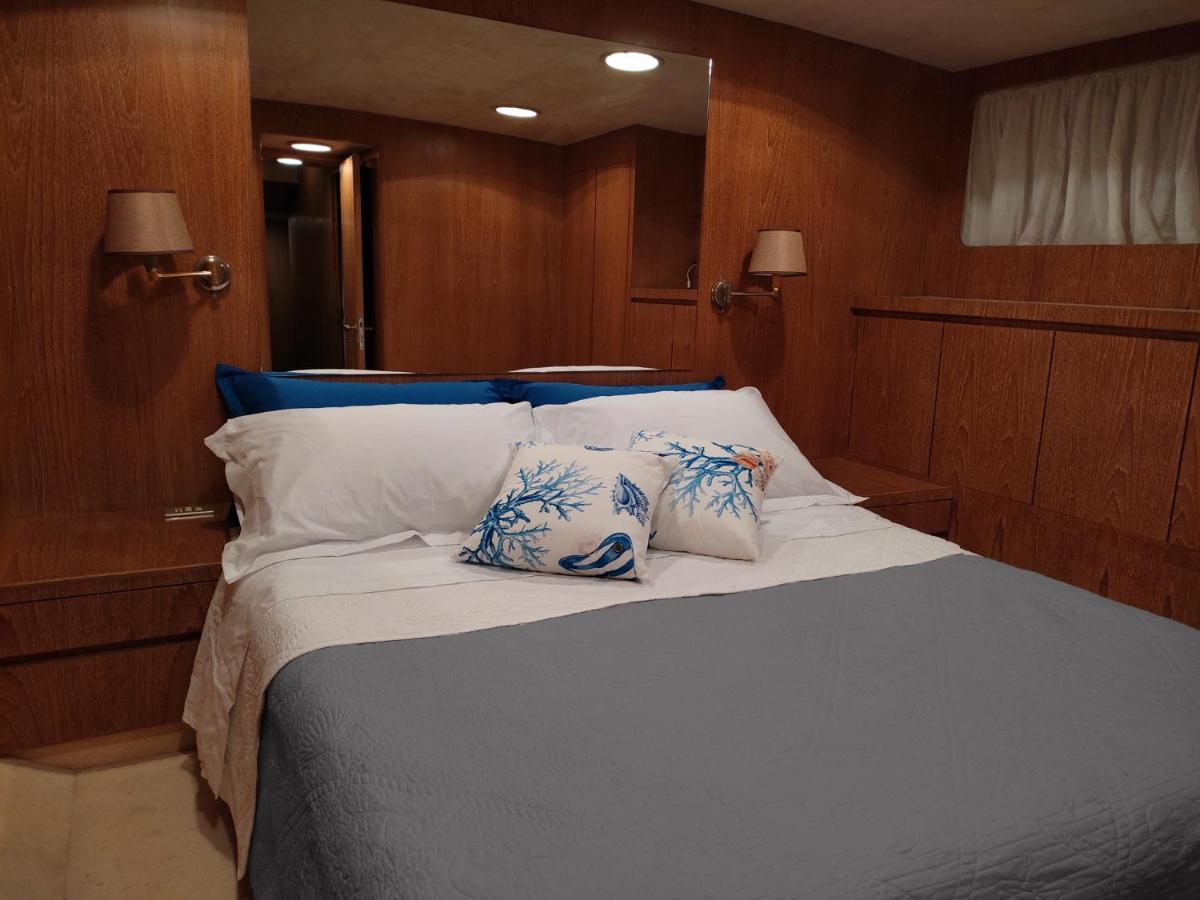 Boat & Breakfast Lucretia, Luxury Yacht Hotell Àrbatax Eksteriør bilde