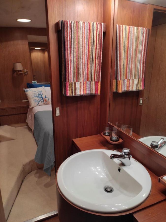 Boat & Breakfast Lucretia, Luxury Yacht Hotell Àrbatax Eksteriør bilde