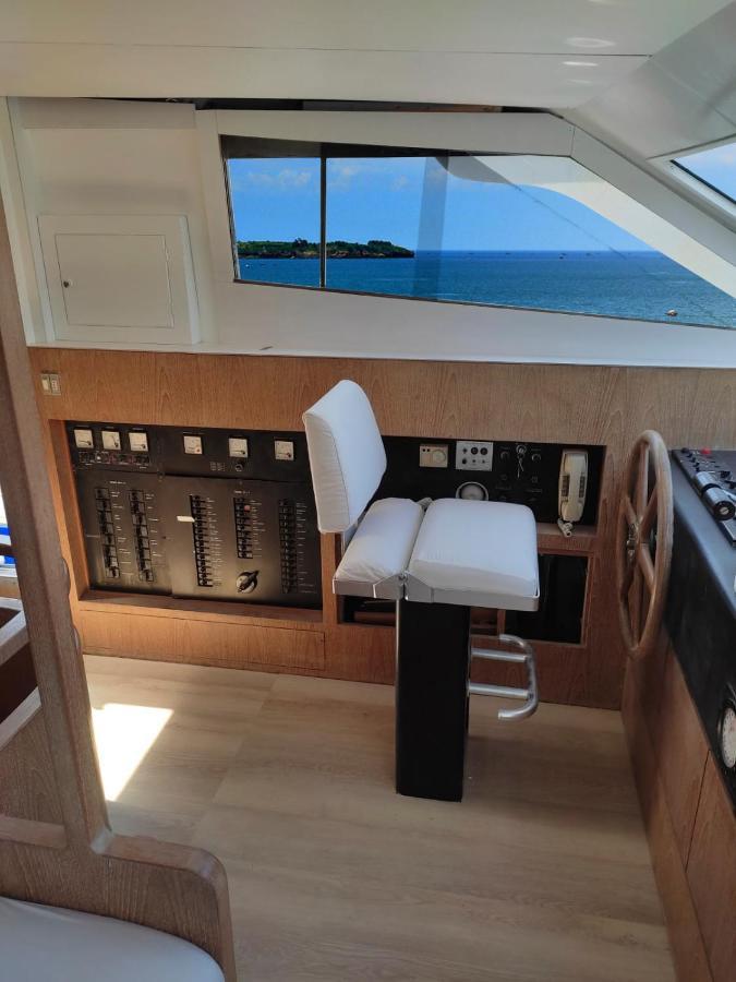 Boat & Breakfast Lucretia, Luxury Yacht Hotell Àrbatax Eksteriør bilde