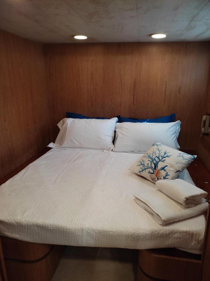Boat & Breakfast Lucretia, Luxury Yacht Hotell Àrbatax Eksteriør bilde